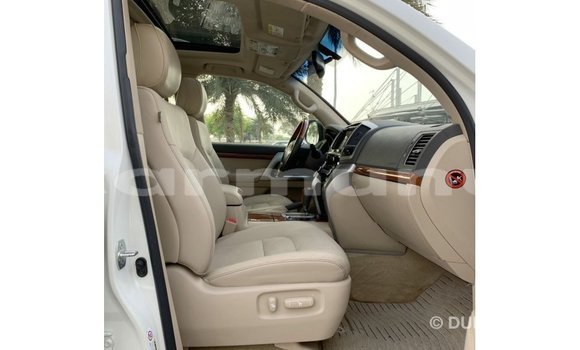 Acheter Import Voiture Toyota Land Cruiser Blanc à Import - Dubai, Région de la Bouenza Acheter Import Voiture Toyota Land Cruiser Blanc à Import - Dubai, Région de la Bouenza