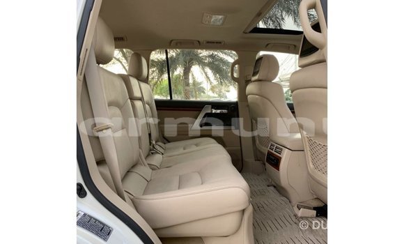 Acheter Import Voiture Toyota Land Cruiser Blanc à Import - Dubai, Région de la Bouenza Acheter Import Voiture Toyota Land Cruiser Blanc à Import - Dubai, Région de la Bouenza