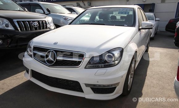 Buy Import Mercedes-Benz 200 White Car in Import - Dubai in Region of Bouenza Buy Import Mercedes-Benz 200 White Car in Import - Dubai in Region of Bouenza