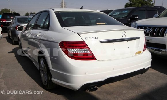 Buy Import Mercedes-Benz 200 White Car in Import - Dubai in Region of Bouenza Buy Import Mercedes-Benz 200 White Car in Import - Dubai in Region of Bouenza