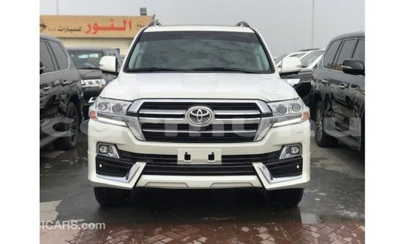 Acheter Import Voiture Toyota Land Cruiser Blanc à Import - Dubai, Région de la Bouenza Acheter Import Voiture Toyota Land Cruiser Blanc à Import - Dubai, Région de la Bouenza