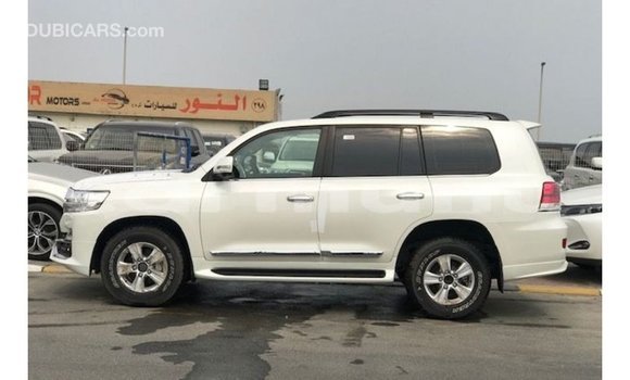 Acheter Import Voiture Toyota Land Cruiser Blanc à Import - Dubai, Région de la Bouenza Acheter Import Voiture Toyota Land Cruiser Blanc à Import - Dubai, Région de la Bouenza