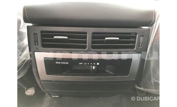 Acheter Import Voiture Toyota Land Cruiser Blanc à Import - Dubai, Région de la Bouenza Acheter Import Voiture Toyota Land Cruiser Blanc à Import - Dubai, Région de la Bouenza