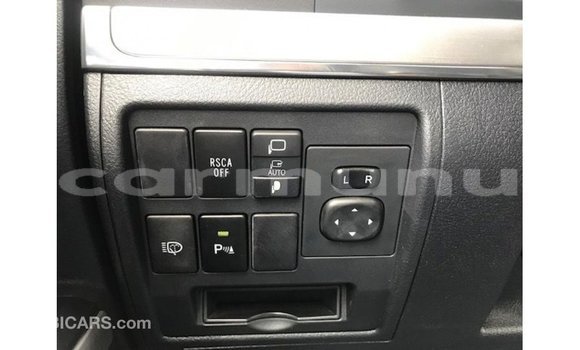 Acheter Import Voiture Toyota Land Cruiser Blanc à Import - Dubai, Région de la Bouenza Acheter Import Voiture Toyota Land Cruiser Blanc à Import - Dubai, Région de la Bouenza