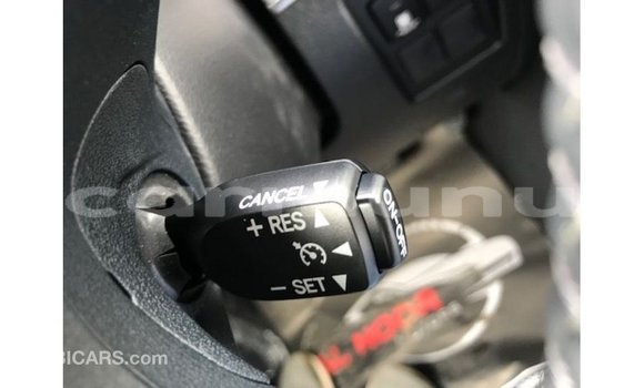 Acheter Import Voiture Toyota Land Cruiser Blanc à Import - Dubai, Région de la Bouenza Acheter Import Voiture Toyota Land Cruiser Blanc à Import - Dubai, Région de la Bouenza