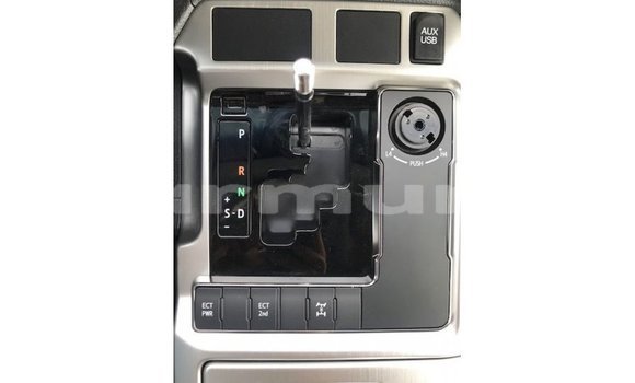 Acheter Import Voiture Toyota Land Cruiser Blanc à Import - Dubai, Région de la Bouenza Acheter Import Voiture Toyota Land Cruiser Blanc à Import - Dubai, Région de la Bouenza
