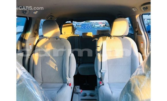 Buy Import Toyota Sienna White Car in Import - Dubai in Region of Bouenza Buy Import Toyota Sienna White Car in Import - Dubai in Region of Bouenza