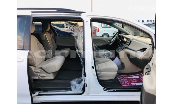 Buy Import Toyota Sienna White Car in Import - Dubai in Region of Bouenza Buy Import Toyota Sienna White Car in Import - Dubai in Region of Bouenza
