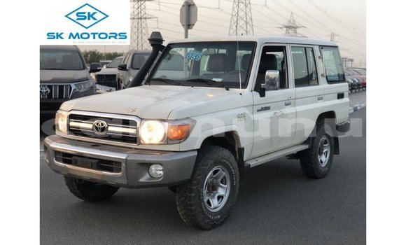 Acheter Import Voiture Toyota Land Cruiser Blanc à Import - Dubai, Région de la Bouenza Acheter Import Voiture Toyota Land Cruiser Blanc à Import - Dubai, Région de la Bouenza