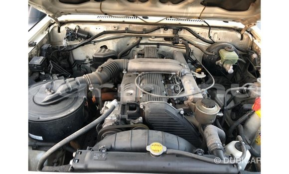 Acheter Import Voiture Toyota Land Cruiser Blanc à Import - Dubai, Région de la Bouenza Acheter Import Voiture Toyota Land Cruiser Blanc à Import - Dubai, Région de la Bouenza