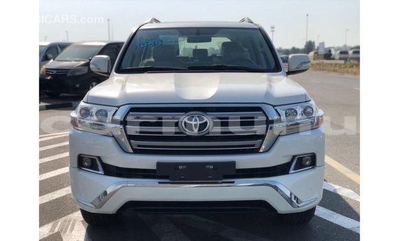 Buy Import Toyota Land Cruiser White Car in Import - Dubai in Region of Bouenza Buy Import Toyota Land Cruiser White Car in Import - Dubai in Region of Bouenza