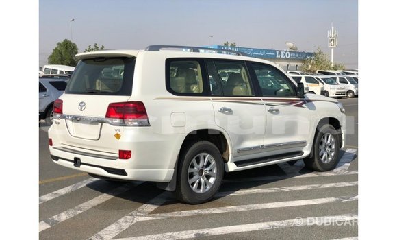 Buy Import Toyota Land Cruiser White Car in Import - Dubai in Region of Bouenza Buy Import Toyota Land Cruiser White Car in Import - Dubai in Region of Bouenza