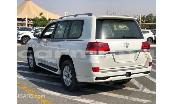 Buy Import Toyota Land Cruiser White Car in Import - Dubai in Region of Bouenza Buy Import Toyota Land Cruiser White Car in Import - Dubai in Region of Bouenza