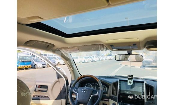 Buy Import Toyota Land Cruiser White Car in Import - Dubai in Region of Bouenza Buy Import Toyota Land Cruiser White Car in Import - Dubai in Region of Bouenza