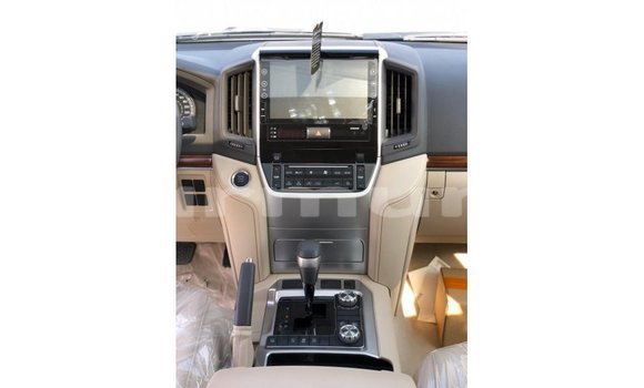 Buy Import Toyota Land Cruiser White Car in Import - Dubai in Region of Bouenza Buy Import Toyota Land Cruiser White Car in Import - Dubai in Region of Bouenza