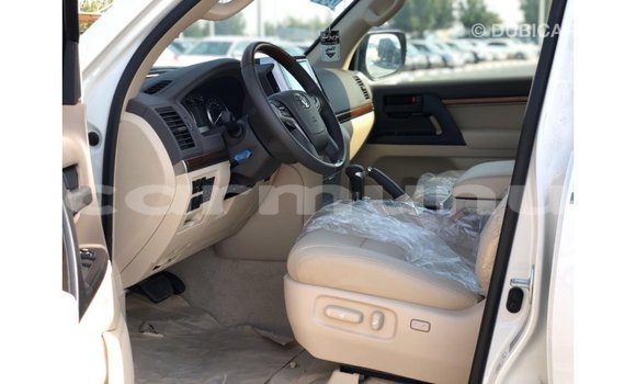 Buy Import Toyota Land Cruiser White Car in Import - Dubai in Region of Bouenza Buy Import Toyota Land Cruiser White Car in Import - Dubai in Region of Bouenza