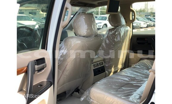 Buy Import Toyota Land Cruiser White Car in Import - Dubai in Region of Bouenza Buy Import Toyota Land Cruiser White Car in Import - Dubai in Region of Bouenza