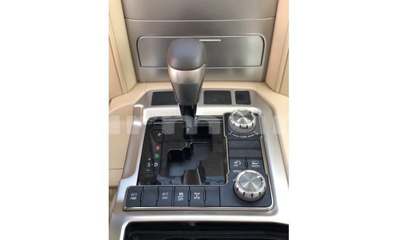 Buy Import Toyota Land Cruiser White Car in Import - Dubai in Region of Bouenza Buy Import Toyota Land Cruiser White Car in Import - Dubai in Region of Bouenza