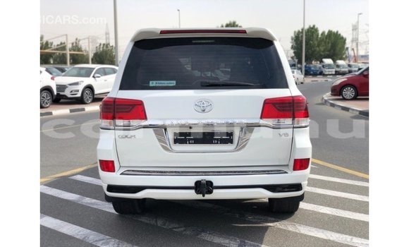 Acheter Import Voiture Toyota Land Cruiser Blanc à Import - Dubai, Région de la Bouenza Acheter Import Voiture Toyota Land Cruiser Blanc à Import - Dubai, Région de la Bouenza