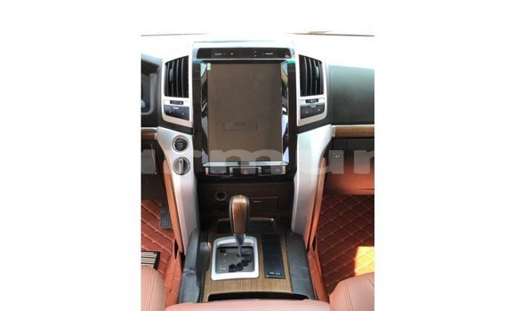 Acheter Import Voiture Toyota Land Cruiser Blanc à Import - Dubai, Région de la Bouenza Acheter Import Voiture Toyota Land Cruiser Blanc à Import - Dubai, Région de la Bouenza