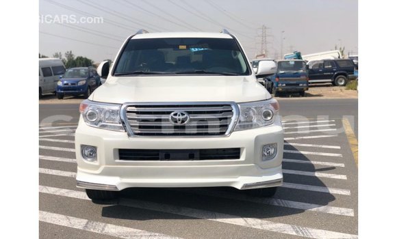Buy Import Toyota Land Cruiser White Car in Import - Dubai in Region of Bouenza Buy Import Toyota Land Cruiser White Car in Import - Dubai in Region of Bouenza