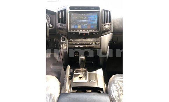 Buy Import Toyota Land Cruiser White Car in Import - Dubai in Region of Bouenza Buy Import Toyota Land Cruiser White Car in Import - Dubai in Region of Bouenza
