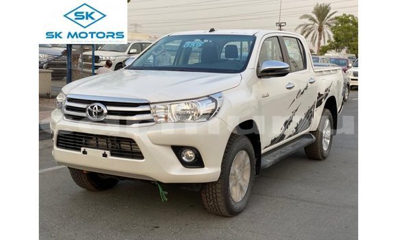 Acheter Import Voiture Toyota Hilux Blanc à Import - Dubai, Région de la Bouenza
