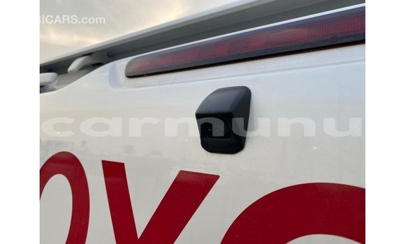 Buy Import Toyota Hilux White Car in Import - Dubai in Region of Bouenza Buy Import Toyota Hilux White Car in Import - Dubai in Region of Bouenza