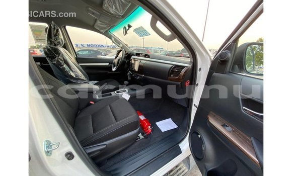 Buy Import Toyota Hilux White Car in Import - Dubai in Region of Bouenza Buy Import Toyota Hilux White Car in Import - Dubai in Region of Bouenza