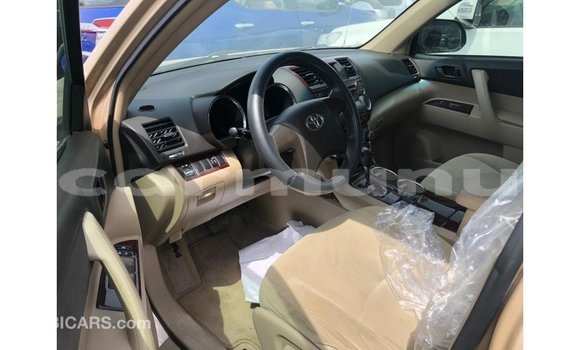 Buy Import Toyota Highlander Other Car in Import - Dubai in Region of Bouenza Buy Import Toyota Highlander Other Car in Import - Dubai in Region of Bouenza