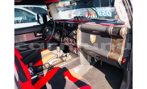 Acheter Import Voiture Toyota FJ Cruiser Noir à Import - Dubai, Région de la Bouenza Acheter Import Voiture Toyota FJ Cruiser Noir à Import - Dubai, Région de la Bouenza