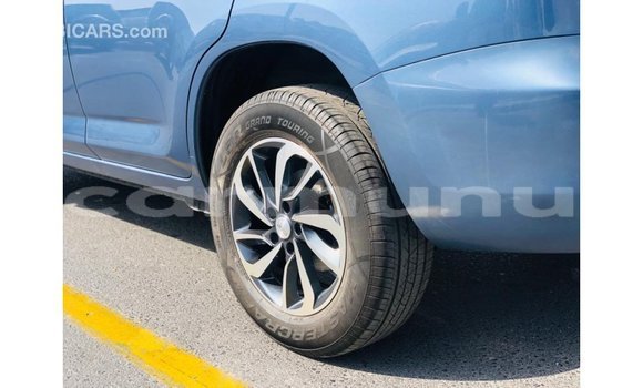 Buy Import Toyota HiAce Blue Truck in Import - Dubai in Region of Bouenza Buy Import Toyota HiAce Blue Truck in Import - Dubai in Region of Bouenza