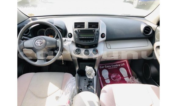 Buy Import Toyota HiAce Blue Truck in Import - Dubai in Region of Bouenza Buy Import Toyota HiAce Blue Truck in Import - Dubai in Region of Bouenza