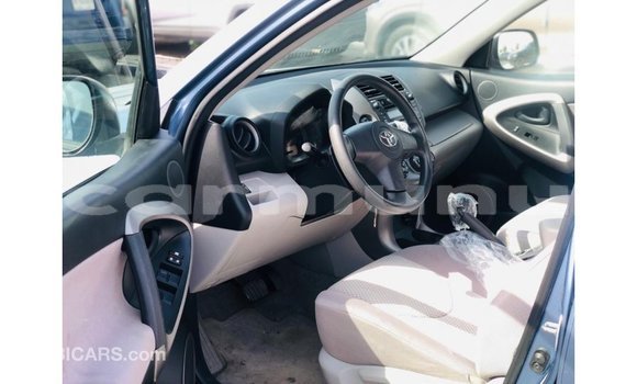 Buy Import Toyota HiAce Blue Truck in Import - Dubai in Region of Bouenza Buy Import Toyota HiAce Blue Truck in Import - Dubai in Region of Bouenza