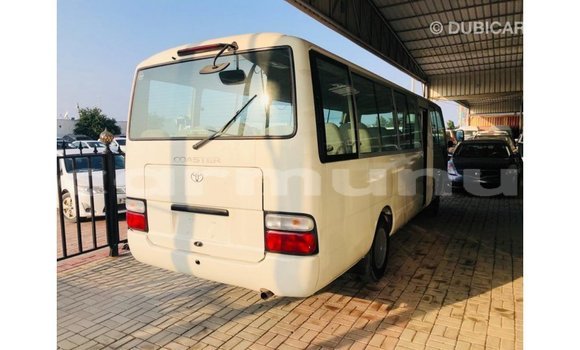 Acheter Import Voiture Toyota Coaster Blanc à Import - Dubai, Région de la Bouenza Acheter Import Voiture Toyota Coaster Blanc à Import - Dubai, Région de la Bouenza