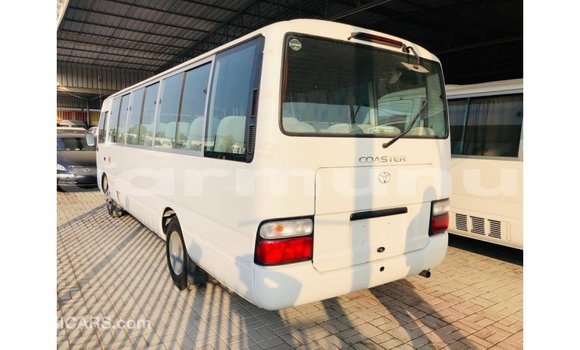 Acheter Import Voiture Toyota Coaster Blanc à Import - Dubai, Région de la Bouenza Acheter Import Voiture Toyota Coaster Blanc à Import - Dubai, Région de la Bouenza