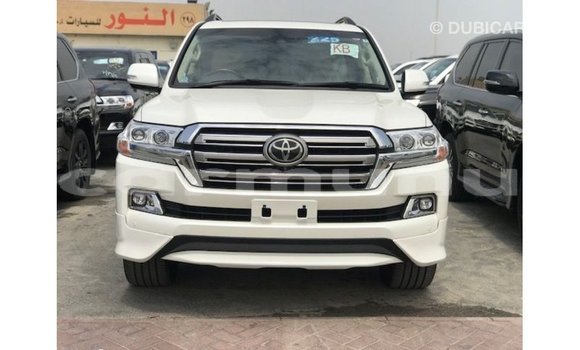 Acheter Import Voiture Toyota Land Cruiser Blanc à Import - Dubai, Région de la Bouenza Acheter Import Voiture Toyota Land Cruiser Blanc à Import - Dubai, Région de la Bouenza
