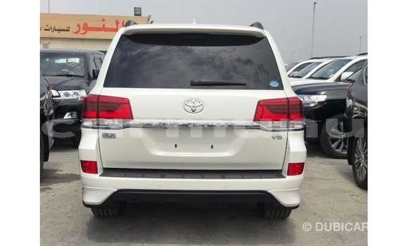 Acheter Import Voiture Toyota Land Cruiser Blanc à Import - Dubai, Région de la Bouenza Acheter Import Voiture Toyota Land Cruiser Blanc à Import - Dubai, Région de la Bouenza