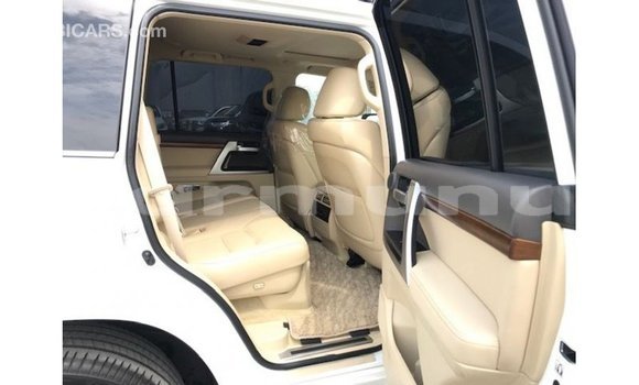 Acheter Import Voiture Toyota Land Cruiser Blanc à Import - Dubai, Région de la Bouenza Acheter Import Voiture Toyota Land Cruiser Blanc à Import - Dubai, Région de la Bouenza