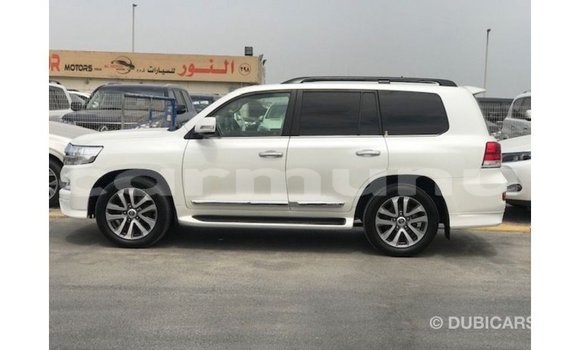 Acheter Import Voiture Toyota Land Cruiser Blanc à Import - Dubai, Région de la Bouenza Acheter Import Voiture Toyota Land Cruiser Blanc à Import - Dubai, Région de la Bouenza