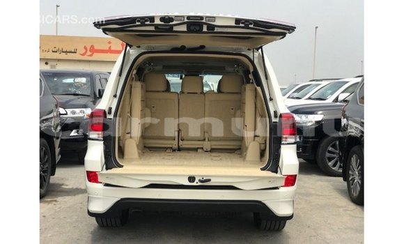Acheter Import Voiture Toyota Land Cruiser Blanc à Import - Dubai, Région de la Bouenza Acheter Import Voiture Toyota Land Cruiser Blanc à Import - Dubai, Région de la Bouenza