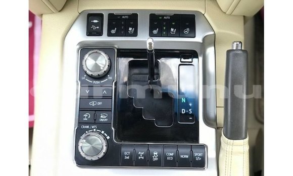Acheter Import Voiture Toyota Land Cruiser Blanc à Import - Dubai, Région de la Bouenza Acheter Import Voiture Toyota Land Cruiser Blanc à Import - Dubai, Région de la Bouenza