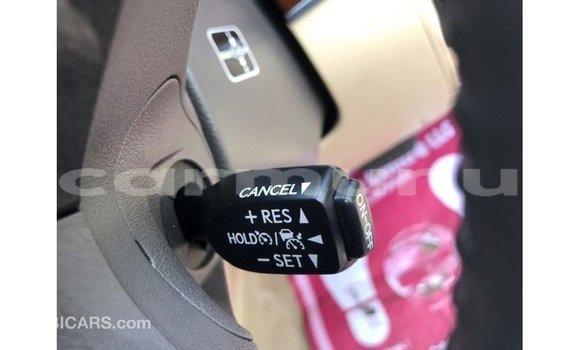 Acheter Import Voiture Toyota Land Cruiser Blanc à Import - Dubai, Région de la Bouenza Acheter Import Voiture Toyota Land Cruiser Blanc à Import - Dubai, Région de la Bouenza