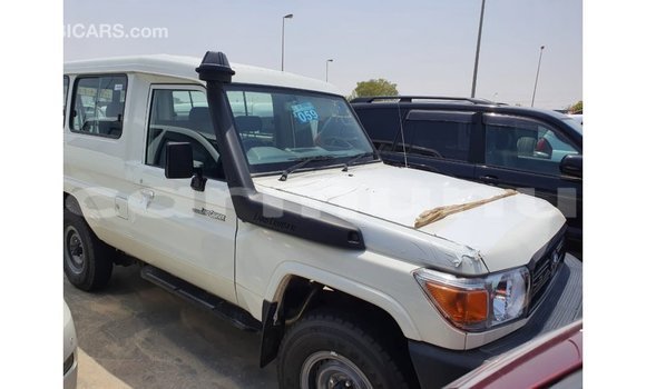 Buy Import Toyota Land Cruiser White Car in Import - Dubai in Region of Bouenza Buy Import Toyota Land Cruiser White Car in Import - Dubai in Region of Bouenza