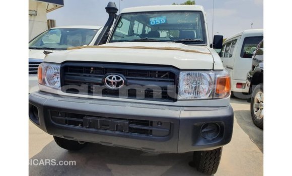 Buy Import Toyota Land Cruiser White Car in Import - Dubai in Region of Bouenza Buy Import Toyota Land Cruiser White Car in Import - Dubai in Region of Bouenza