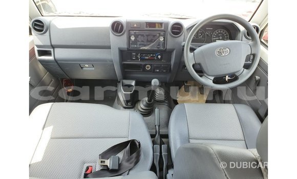 Buy Import Toyota Land Cruiser White Car in Import - Dubai in Region of Bouenza Buy Import Toyota Land Cruiser White Car in Import - Dubai in Region of Bouenza