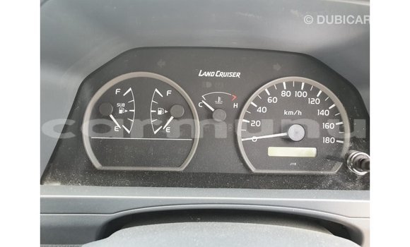 Buy Import Toyota Land Cruiser White Car in Import - Dubai in Region of Bouenza Buy Import Toyota Land Cruiser White Car in Import - Dubai in Region of Bouenza