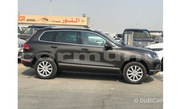 Acheter Import Voiture Volkswagen Touareg Marron à Import - Dubai, Région de la Bouenza Acheter Import Voiture Volkswagen Touareg Marron à Import - Dubai, Région de la Bouenza