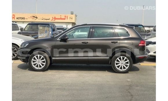 Acheter Import Voiture Volkswagen Touareg Marron à Import - Dubai, Région de la Bouenza Acheter Import Voiture Volkswagen Touareg Marron à Import - Dubai, Région de la Bouenza