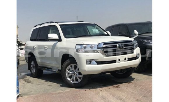 Acheter Import Voiture Toyota Land Cruiser Blanc à Import - Dubai, Région de la Bouenza